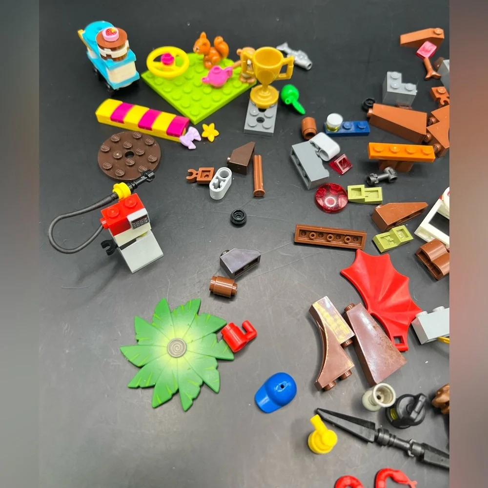 LEGO Assorted‎ Minifigures and Accessories Set-Weapons, Snakes, etc